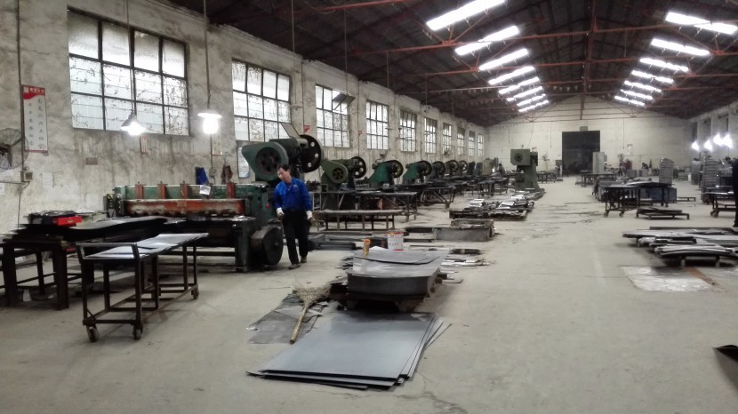 易存:專業(yè)的生產(chǎn)設備才能把電子寄存柜直銷做得更好